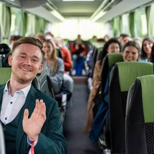 Foto vom Bus am Weg zum Site-Visit